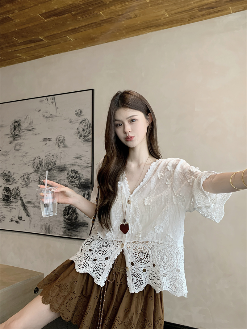 French Vintage Lace Hollow Out Loose Summer Beach Vacation Sun Protection Shirt - Image 2